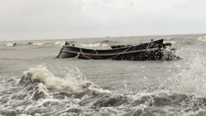 কর্ণফুলীর মোহনায় ট্রলারডুবি: দুজনের মরদেহ উদ্ধার, নিখোঁজ ৫
