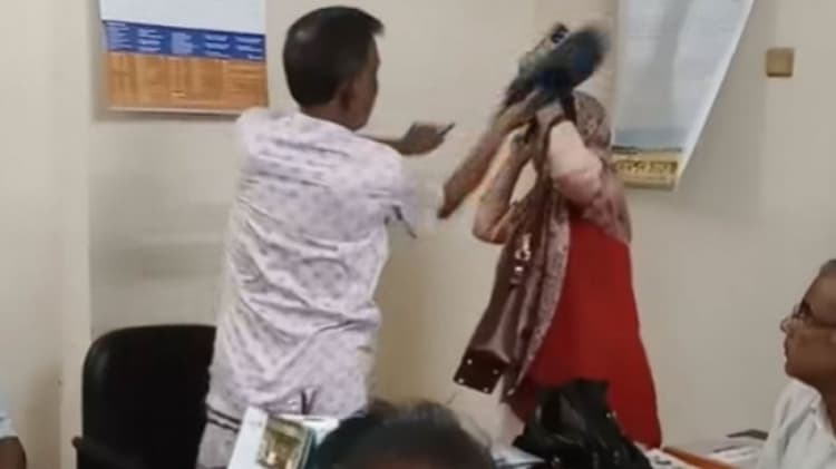 বিএনপি নেতার হাতে জুতাপেটার শিকার নারী শিক্ষককে বরখাস্ত