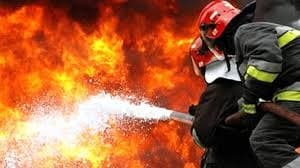 বনানীর বহুতল ভবনে আগুন, নিয়ন্ত্রণে ফায়ার সার্ভিসের ৫ ইউনিট