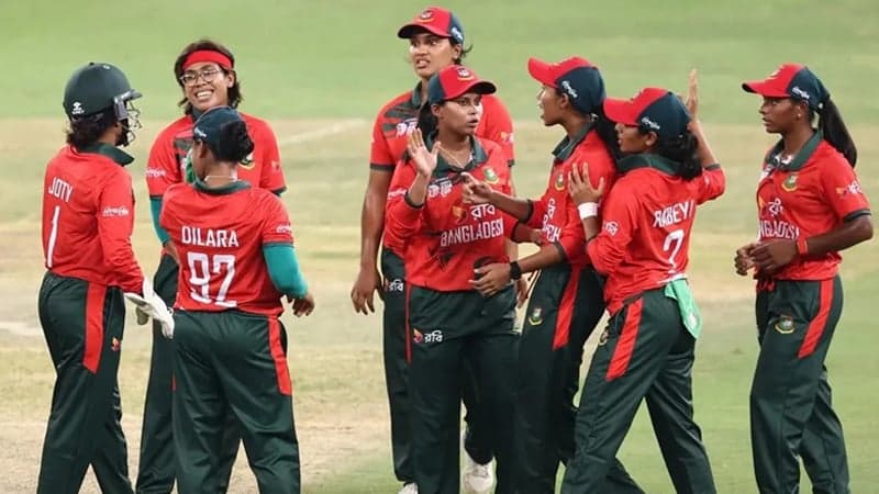 বৃষ্টিতে ম্যাচ পরিত্যক্ত, কোনো বল না খেলেই সেমিফাইনালে বাংলাদেশ