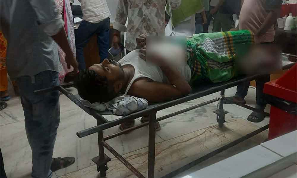 কেরানীগঞ্জে ব্যবসায়ীকে গুলি-বোমা মেরে ২৫ ভরি সোনা লুট, গুলিবিদ্ধ ২