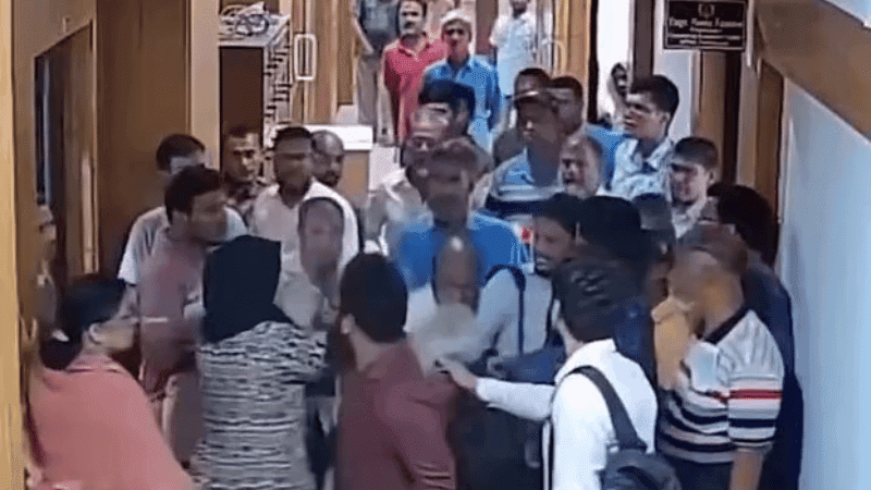 চট্টগ্রাম বিদ্যুৎ ভবনে নারী প্রকৌশলী লাঞ্ছিত, অভিযোগে ৪ শ্রমিককে বদলি