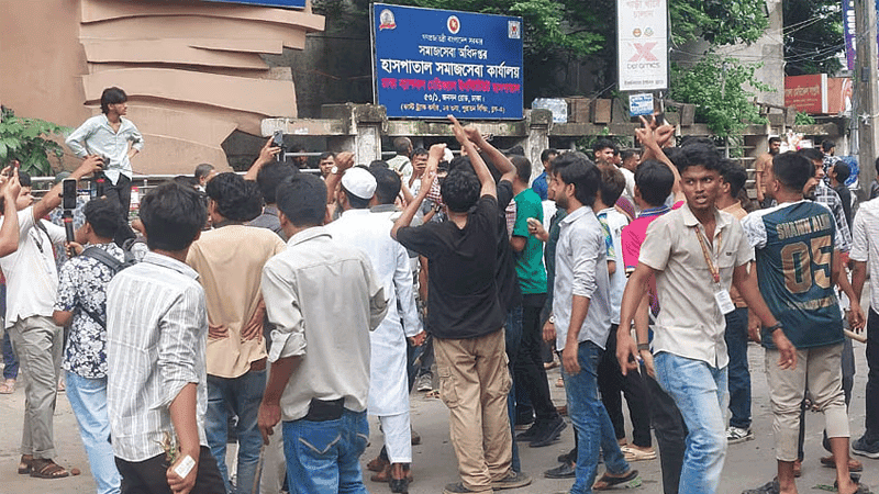জবিতে ছাত্রদল-শিবির সংঘর্ষ: হাসপাতালে ফের ধাওয়া-পাল্টা ধাওয়া, আহত ১৫