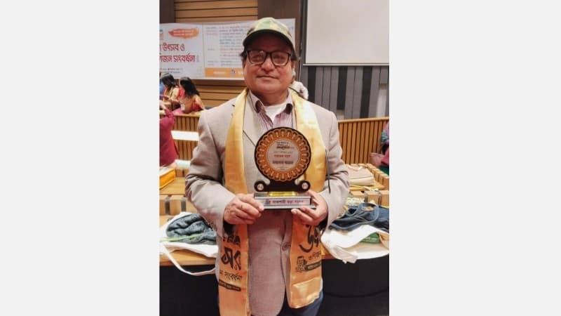 পরিবেশ ও নারী উন্নয়ন গবেষণায় রাজশাহী ছড়া সংসদ পদক পেলেন পারভেজ বাবুল