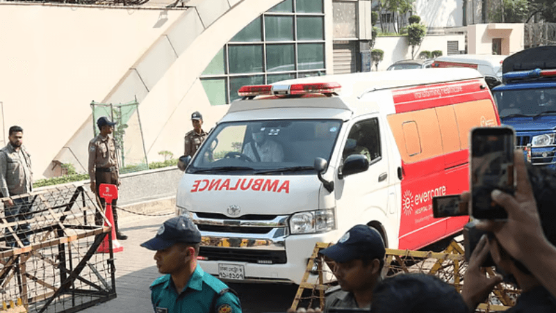 এভারকেয়ার থেকে হাদিকে বিমানবন্দরে নেওয়া হয়েছে