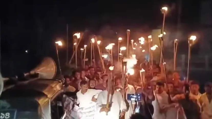 বাঁশখালীতে নিষিদ্ধ আওয়ামী লীগের মশাল মিছিল