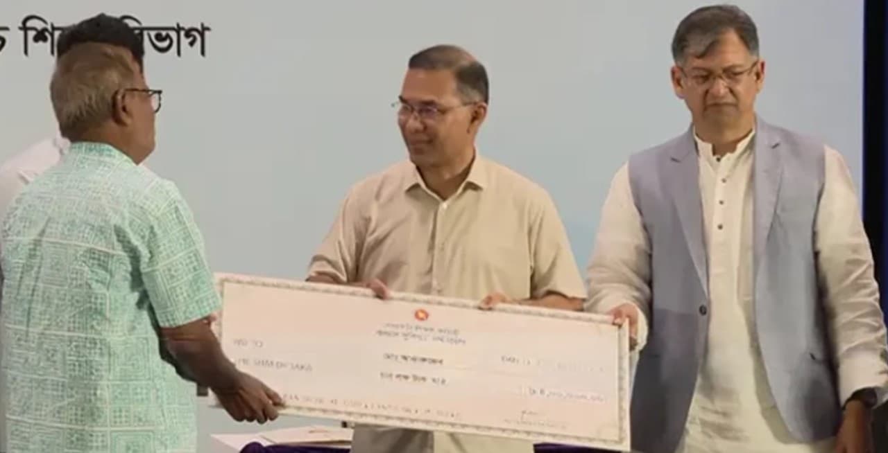 শিক্ষকদের অবসর ও কল্যাণ ভাতা প্রদান কর্মসূচির উদ্বোধন করলেন প্রধানমন্ত্রী