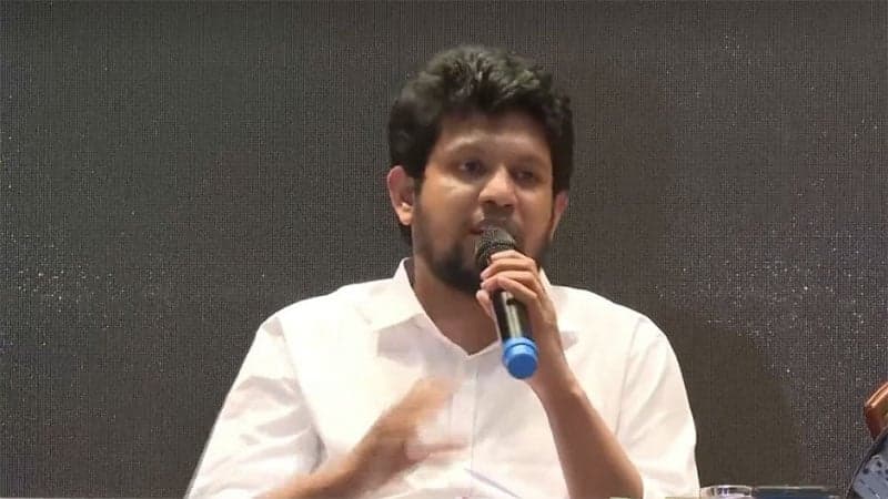 নতজানুর পরিবর্তে বাস্তবসম্মত পররাষ্ট্রনীতি চাই: উপদেষ্টা মাহফুজ