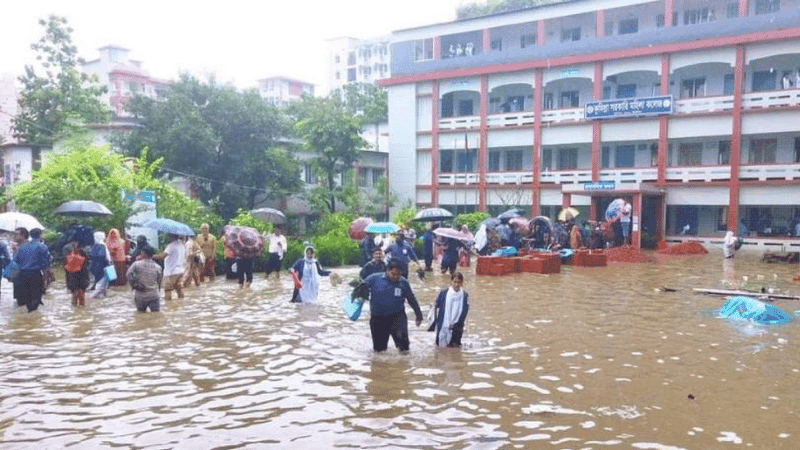 জলাবদ্ধতায় এইচএসসি পরীক্ষা: কুমিল্লা সরকারি মহিলা কলেজের ৭ শিক্ষককে বদলি