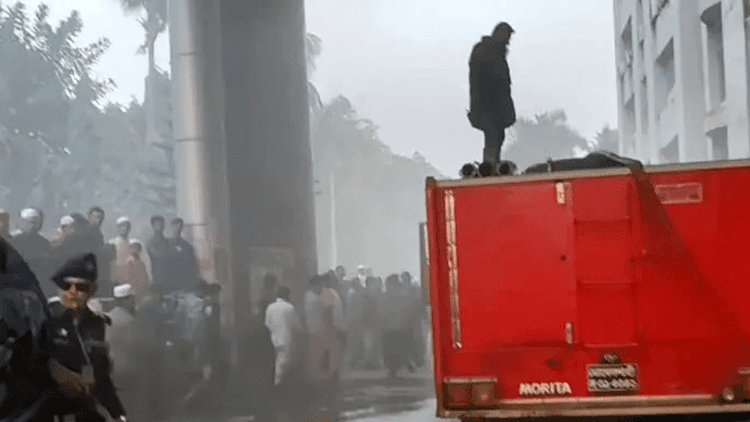 ময়মনসিংহ মেডিকেলে আগুন, আধাঘণ্টায় নিয়ন্ত্রণে