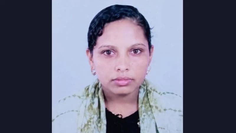 ফেরি থেকে পদ্মায় লাফ, কচুরিপানায় ভেসে সাড়ে তিন ঘণ্টা পর জীবিত উদ্ধার নারী