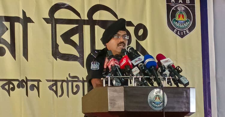 ঢাকায় সেনা কর্মকর্তা সেজে প্রতারণা, গ্রেপ্তার ৬