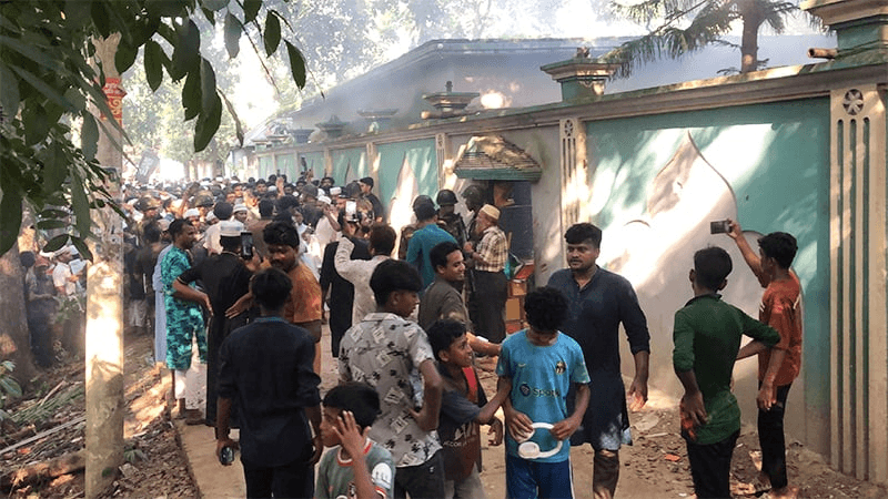 নুরাল পাগলা'র দরবারে পুলিশের ওপর হামলায় ৩৫০০ জনের বিরুদ্ধে মামলা