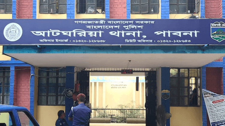 সিঁধ কেটে ঘরে ঢুকে ‘শ্বাসরোধে হত্যা’, সেপটিক ট্যাংকে মিলল শিক্ষিকার মরদেহ