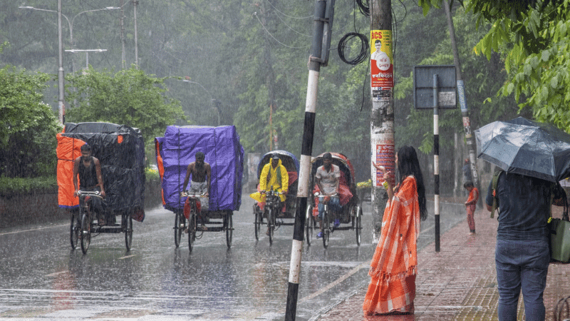 হঠাৎ বৃষ্টি,  নগরবাসীর স্বস্তি