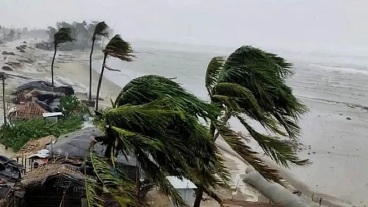 দুপুরের আগেই ঝড়ের সম্ভাবনা ৮ অঞ্চলে, নদীবন্দরে ১ নম্বর সতর্কতা