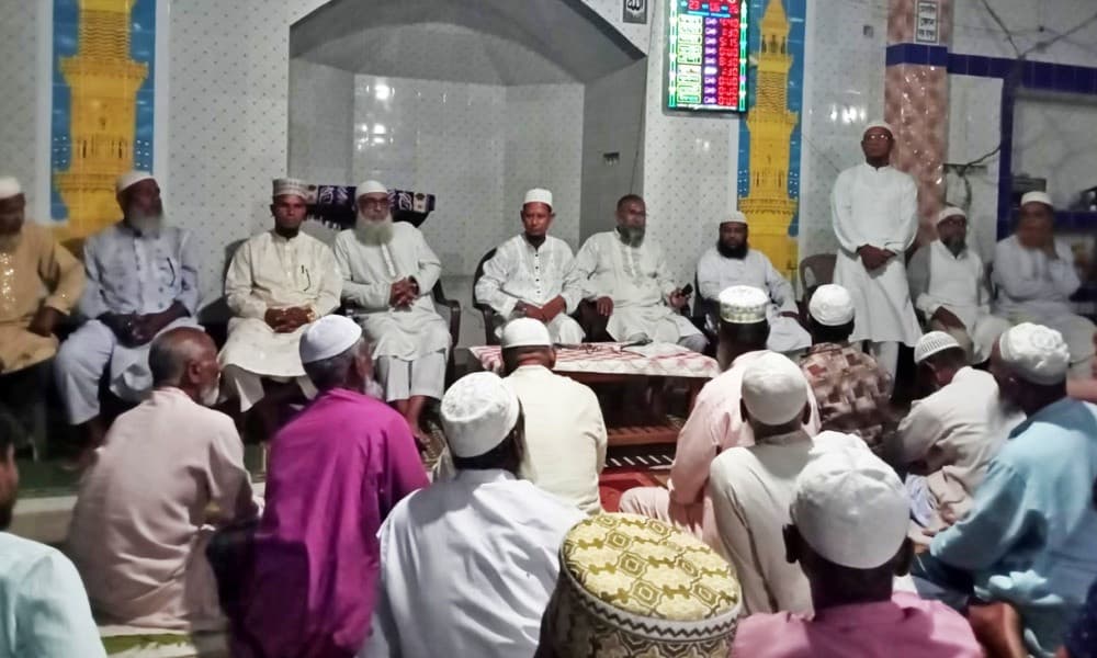   মসজিদে চেয়ার-টেবিল বসিয়ে জামায়াতের সভা, মুসল্লিদের ক্ষোভ