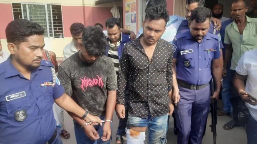 ‘মাদক কারবারি’দের সঙ্গে গোলাগুলি, ৩ পুলিশ সদস্য আহত