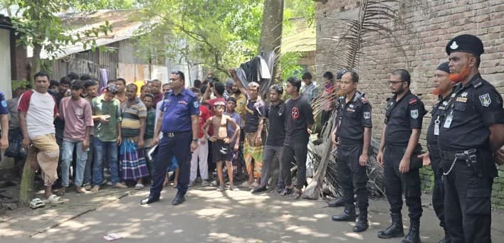 মাদারীপুরে মহিলা মাদ্রাসার পাশে বোমা বিস্ফোরণ, আহত ৫ শিক্ষার্থী