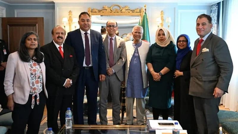 যুক্তরাজ্যে সংসদীয় প্রতিনিধিদল ও শিল্পনেতাদের সঙ্গে বৈঠক প্রধান উপদেষ্টার