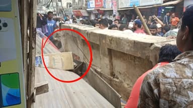 ঈদের বাজার করতে গিয়ে দোকানের ছাদ ধসে শিক্ষার্থী নিহত, আহত ৫