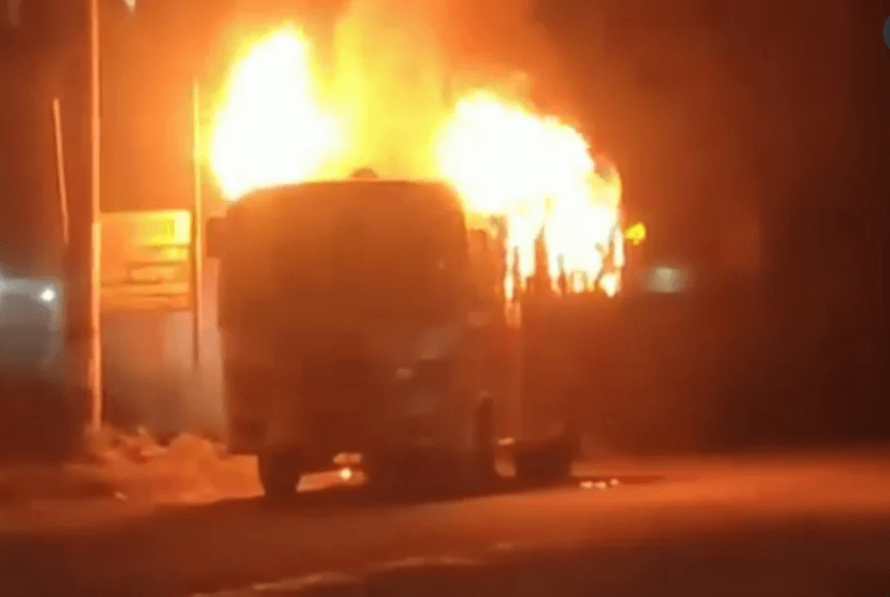 গত ২৪ ঘণ্টায় ৭ পরিবহনে অগ্নিসংযোগ