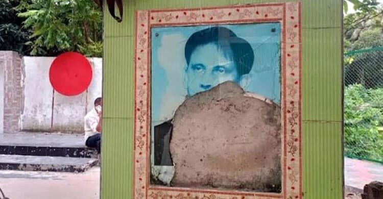 মুক্তিযোদ্ধা রফিকুল ইসলামের ম্যুরাল ভাঙচুরের প্রতিবাদে ৫২ নাগরিকের বিবৃতি