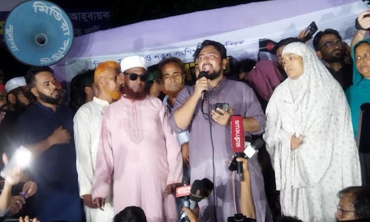 চাঁদাবাজদের কবল থেকে ব্যবসায়ীদের রক্ষা করার প্রতিশ্রুতি দিলেন নাহিদ