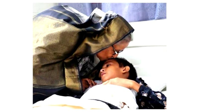 সহিংসতায় আহতদের দেখতে সোহরাওয়ার্দী হাসপাতাল পরিদর্শন প্রধানমন্ত্রীর