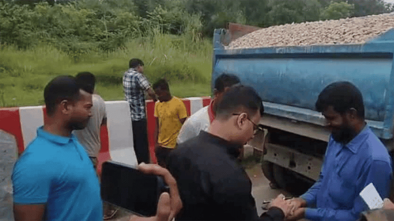 সিলেটে যৌথ বাহিনীর অভিযানে ৩৫ হাজার ঘনফুট পাথর উদ্ধার