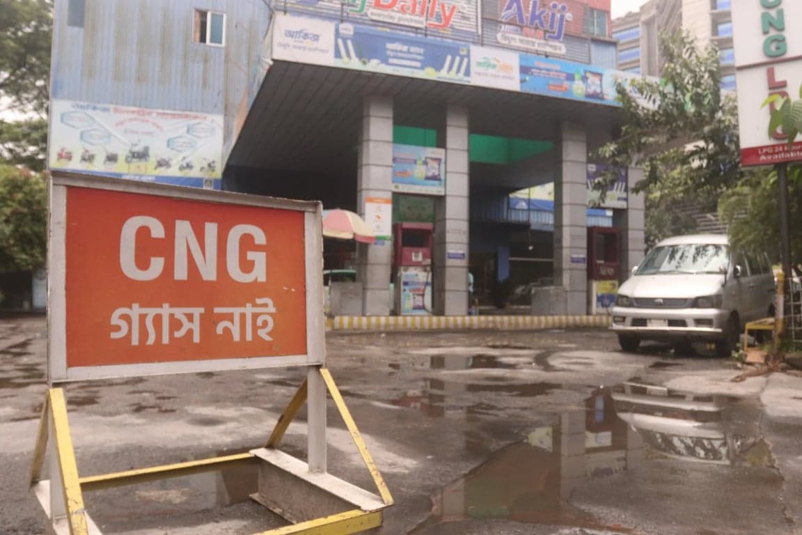 রাজধানীতে তীব্র সিএনজি সংকট, ‘গ্যাস নেই’ অধিকাংশ ফিলিং স্টেশনে 