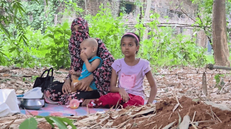 গাজীপুরে স্বামীর কবরের পাশে বিধবা মা ও দুই শিশু: মানবিক বিপর্যয়ে নিন্দা