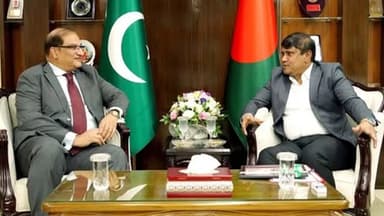 প্রতিরক্ষা উপদেষ্টার সঙ্গে পাকিস্তানের হাইকমিশনারের সাক্ষাৎ