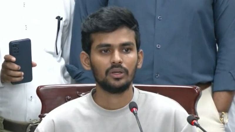 ফ্যাসিবাদের দোসরদের শিকড় অনেক গভীরে: উপদেষ্টা আসিফ