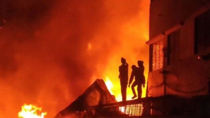 চট্টগ্রামে আগুনে পুড়ল ৩ ফার্নিচার কারখানা