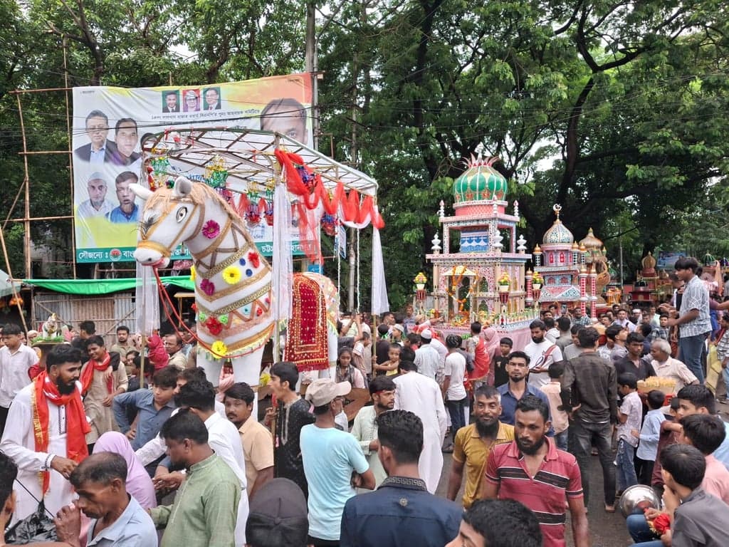 চট্টগ্রামে পবিত্র আশুরায় তাজিয়া মিছিলে শোকের আবহ