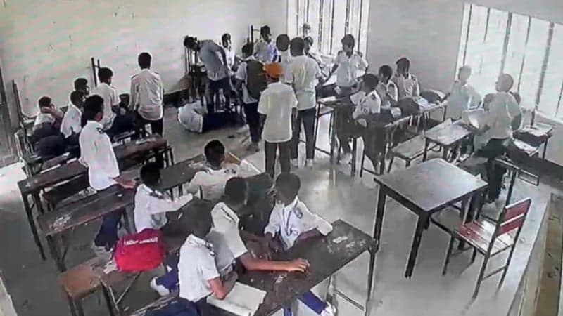 শ্রেণিকক্ষে ঢুকে শিক্ষার্থীকে তিনবার আছাড়, অভিভাবক গ্রেপ্তার