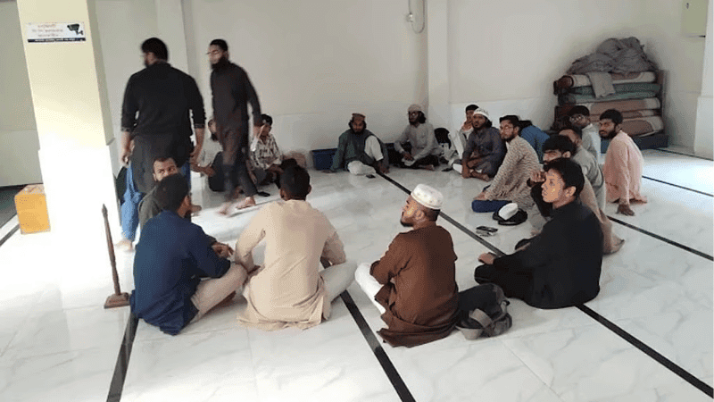 রাজধানীতে গোপন বৈঠক থেকে জঙ্গি সন্দেহে ২৩ জন আটক