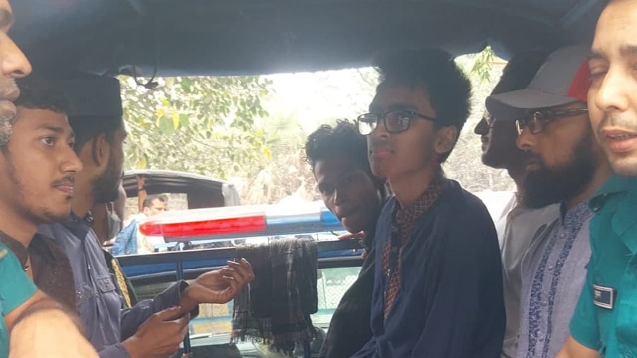 নিষিদ্ধ হিযবুত তাহরীরের মিছিল থেকে ৮ জন আটক