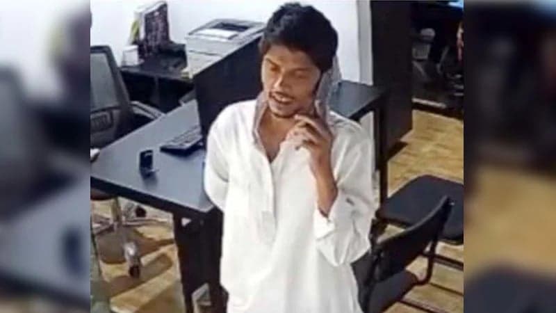 বেডরুমে ঢুকে স্ত্রী-সন্তানকে গুলি করার হুমকি, ২ যুবদল নেতা বহিষ্কার