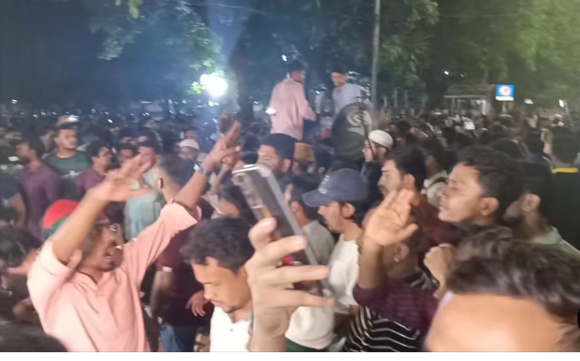 আওয়ামী লীগ নিষিদ্ধের দাবিতে যমুনার সামনে এনসিপির অবস্থান