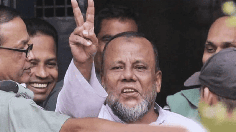 মানবতাবিরোধী অপরাধে মৃত্যুদণ্ড থেকে খালাস মোবারক