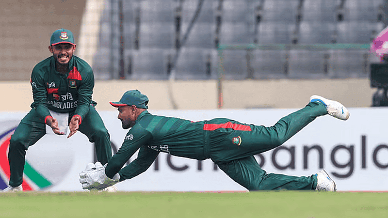 ১১৪ রানে গুটিয়ে গেল পাকিস্তান