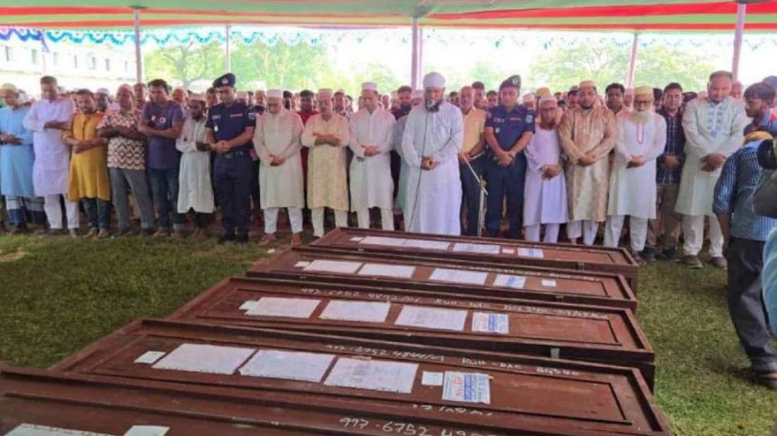 সৌদিতে অগ্নিকাণ্ডে নিহত নওগাঁর ৭ জনের দাফন সম্পন্ন