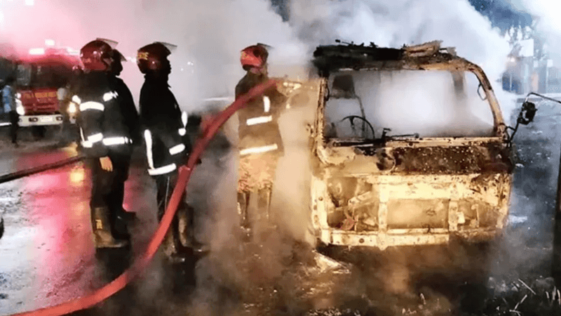 কিশোরগঞ্জে দাঁড়িয়ে থাকা অ্যাম্বুলেন্সে আগুন