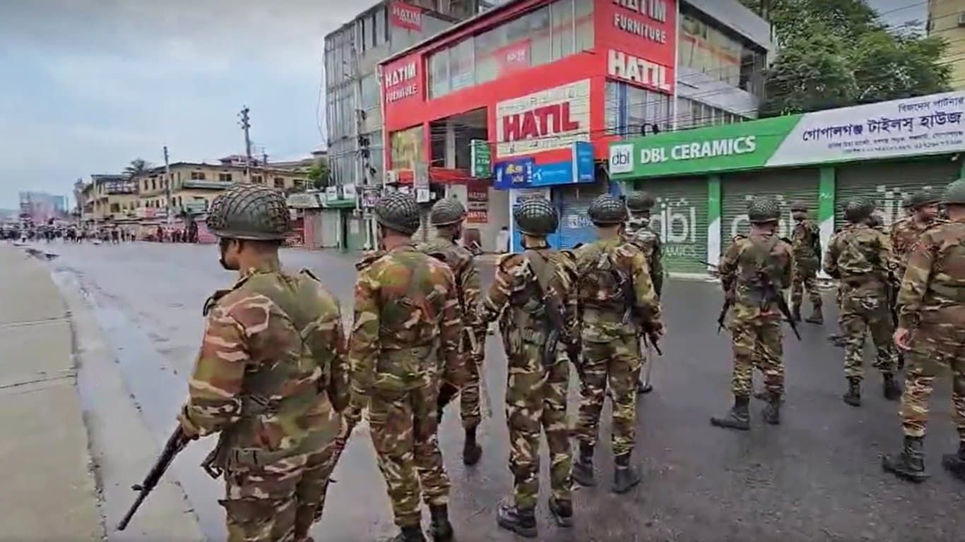‘দুর্গাপূজায় বিশৃঙ্খলা রোধে কঠোর ব্যবস্থা নেবে সেনাবাহিনী’