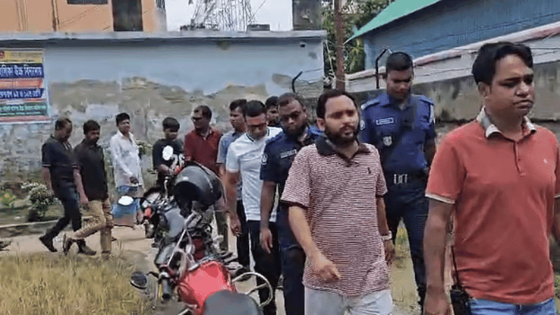 হবু স্ত্রীকে সহায়তার অভিযোগে এসএসসি কেন্দ্রে এনসিপি নেতাকে মারধর