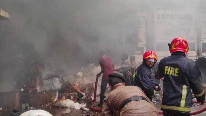 এসএ পরিবহন কার্যালয়ের আগুন নিয়ন্ত্রণে 