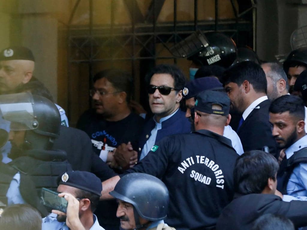 ইমরান খানের বিচার প্রকাশ্যে করার নির্দেশ আদালতের