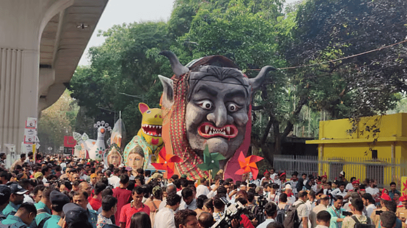 উৎসবমুখর পরিবেশে সারা দেশে উদযাপিত হচ্ছে পহেলা বৈশাখ 